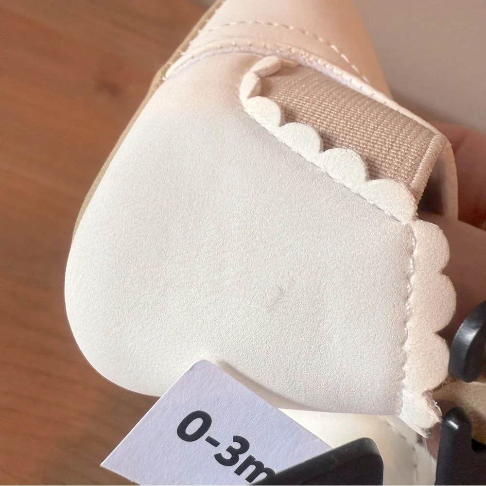 NWT Carters infant cream/ tan faux leather soft shoes size 0-3 months
